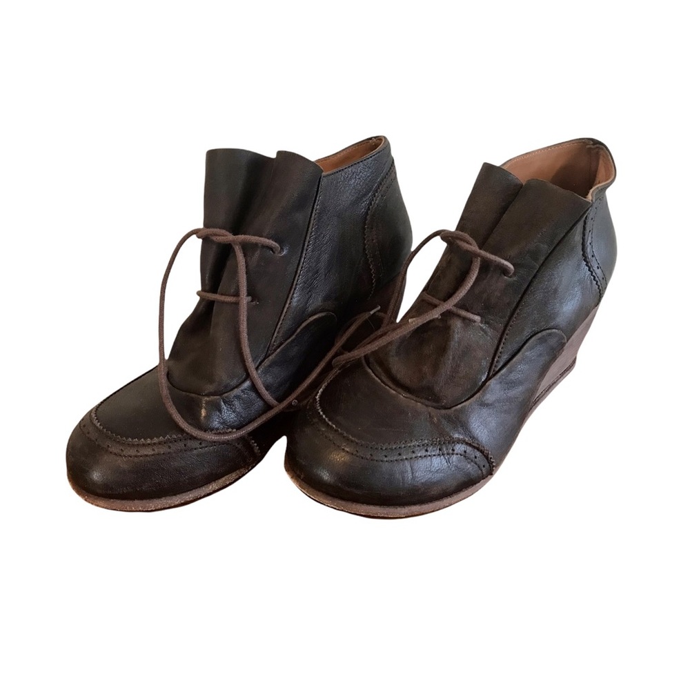 Argila by Pepe Monjo brown leather wedge